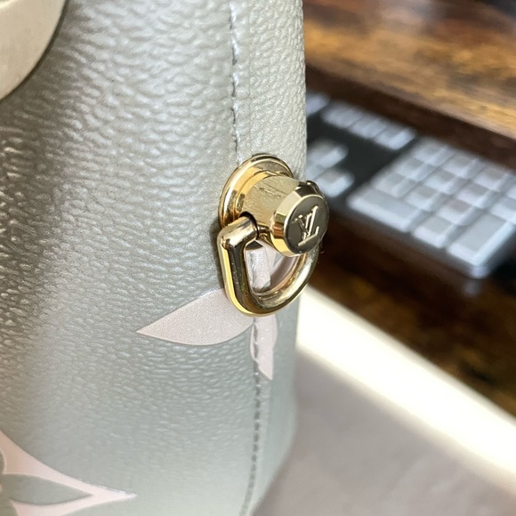 Louis Vuitton Sunset Kaki Marshmallow Bag - Picture 2 of 16